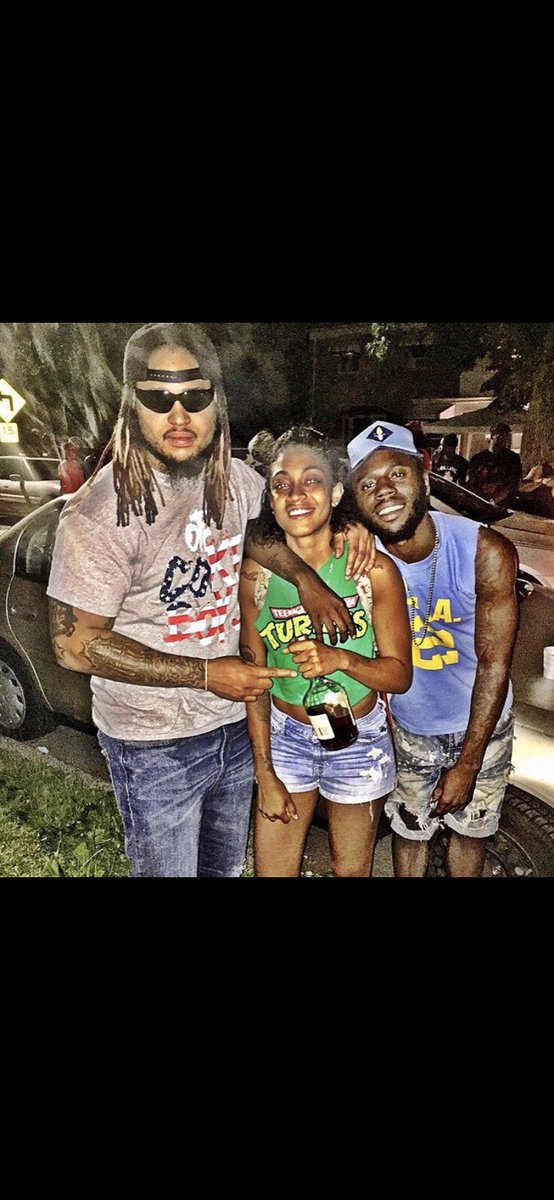 _whos_bad's tweet image. First Brett. Now Roynell. Smh I’m now the only person left alive in this picture &amp;amp; I’ll be 32 in a month. That’s fucked up. RIP to my brothers. 😞🙏🏽 . I love you forever. 💚💔