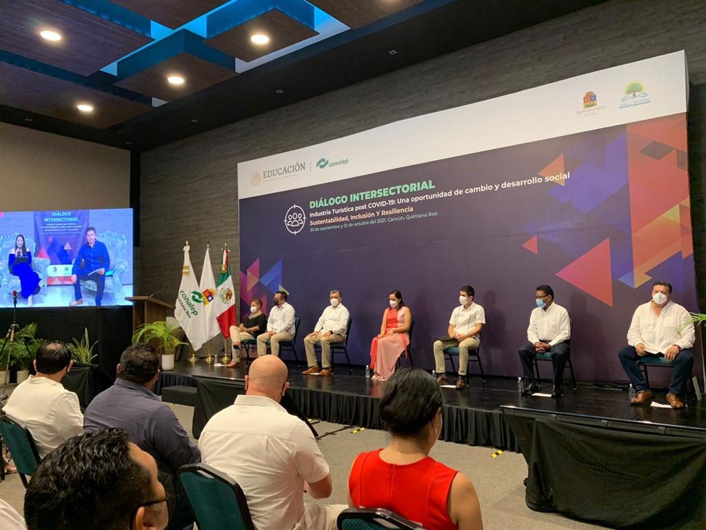 CONALEP_Mex's tweet photo. Los servicios turísticos y de alimentos y bebidas, se encuentran en constante transformación, por ello traemos para ti el Diálogo Intersectorial “Industria Turística post COVID-19” y abrimos las puertas al debate para la incorporación de nuevas carreras de este sector. https://t.co/Q6BdFXTKns