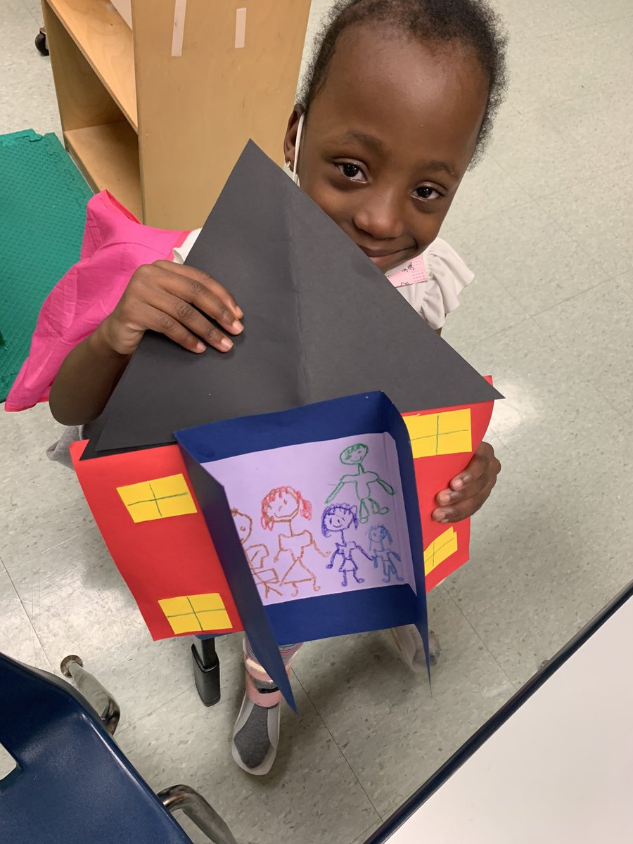 morson_marie's tweet image. Students are hard at work drawing and making representations of their families!  We meet students where they are. #Aldineforward #hitzero #KeebleOneTeam #Sped #education #inclusion