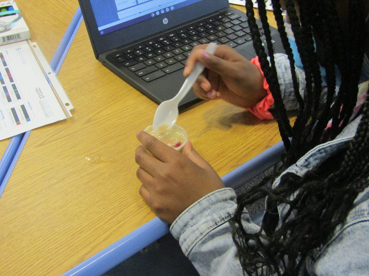 SCS_FMS_Library's tweet image. We had a blast learning about dinosaurs and coding Ozobots with Ms. Bradley&apos;s class this week!
@scslibraries