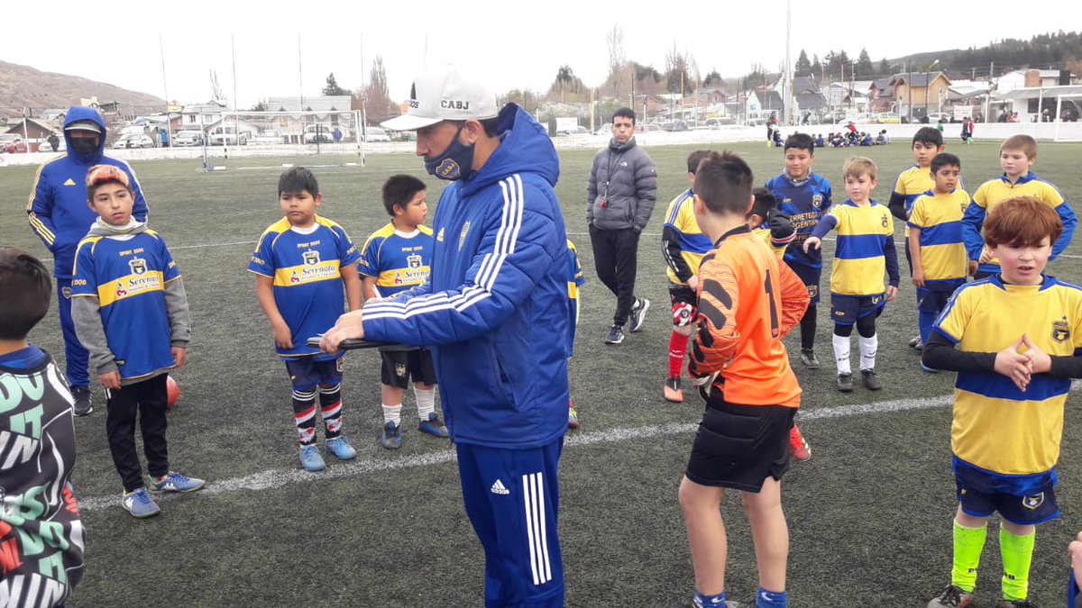 Belgranodesquel's tweet photo. 360 pibes se probaron en los dos días de captación de @BocaJrsOficial en Esquel con @diego_mazzilli y Madurga trabajando en el club Belgrano.
Gracias Boca por esta posibilidad!
@srgesquel @MenenFernandez @sebastian_daher https://t.co/DhaB2a4xC3