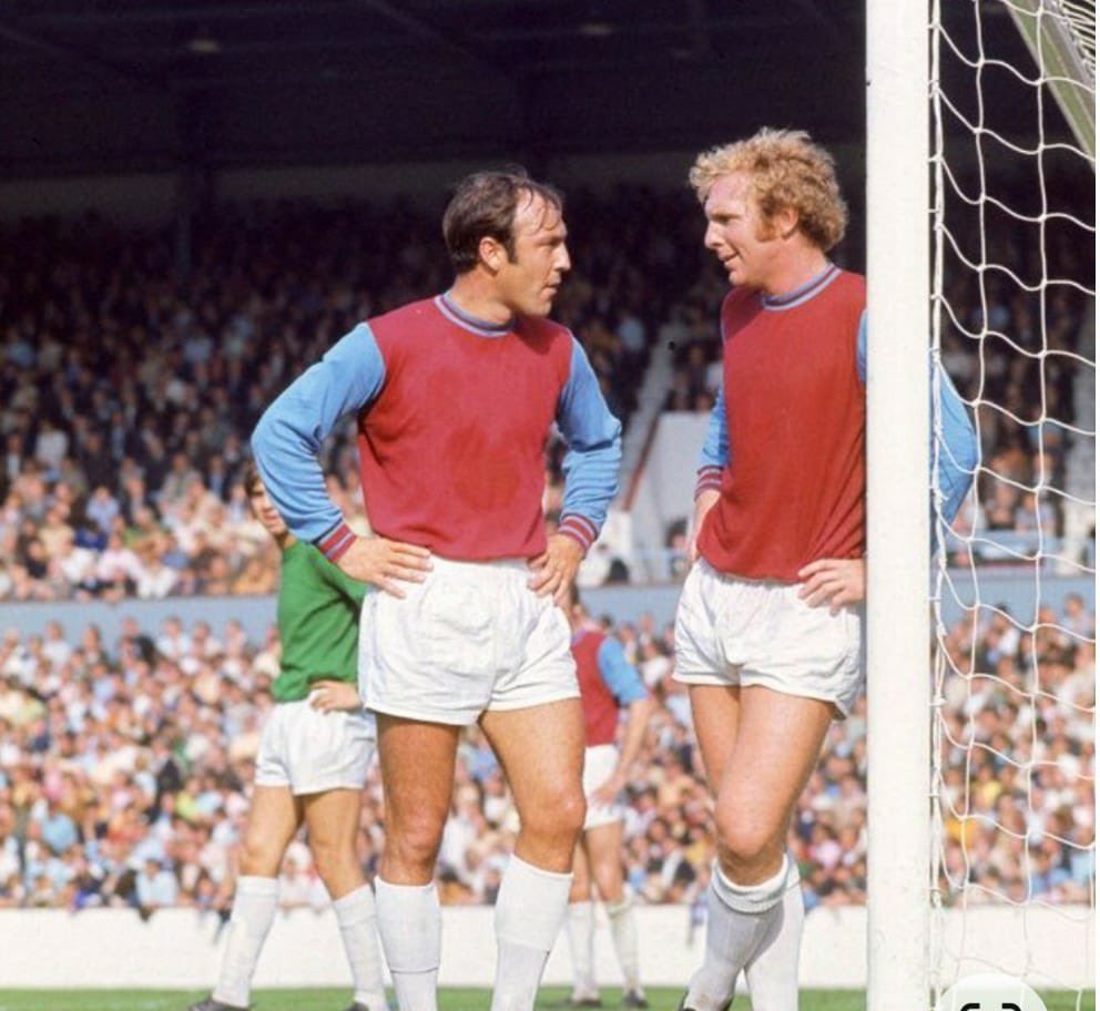 WhuCo's tweet photo. Legends having a chat! https://t.co/ASuBTWujnu