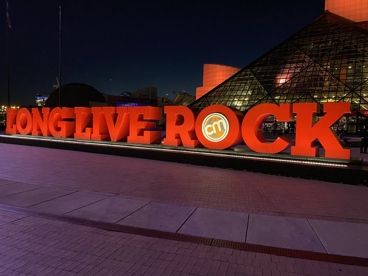 At the top of the hour I’ll be speaking  about getting the most out of your #motionGraphics at one of my favorite conferences, #CMWorld! I’m so excited to be back on stage for an IRL conference and love that it’s here in the city that raised me, Cleveland Ohio!