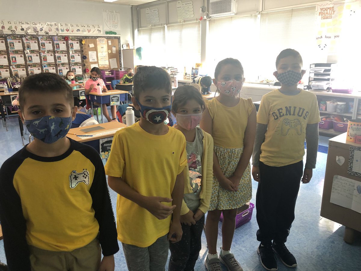 purteaching's tweet image. Park Avenue 2nd graders wear gold for Pediatric Cancer Awareness @ParkPrideNB