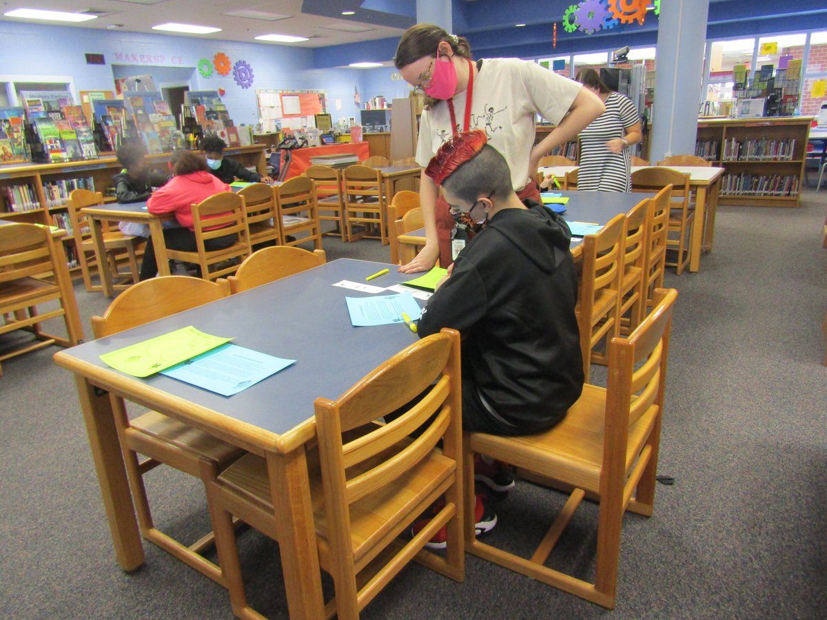 SCS_FMS_Library's tweet image. We had a blast learning about dinosaurs and coding Ozobots with Ms. Bradley&apos;s class this week!
@scslibraries
