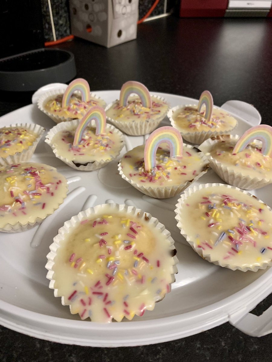 Samalarrr0542's tweet photo. Just got home from work and mum has been bakingβ¦ πππ #RainbowCakes https://t.co/KnUy5pNDjy