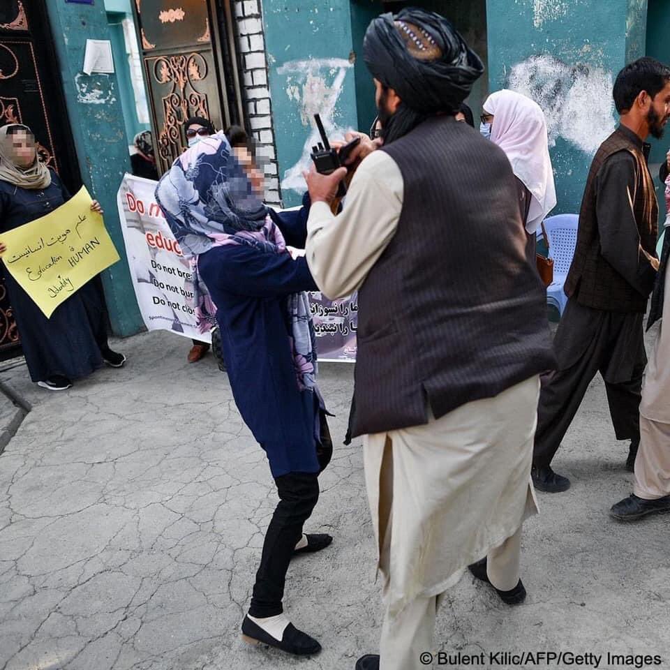 HabibKhanT's tweet photo. Yes. Afghan women have changed. They are stronger and fearless, resisting the Taliban in the street of Afghanistan. #FreeAfghanistan https://t.co/GK79FjtJT3
