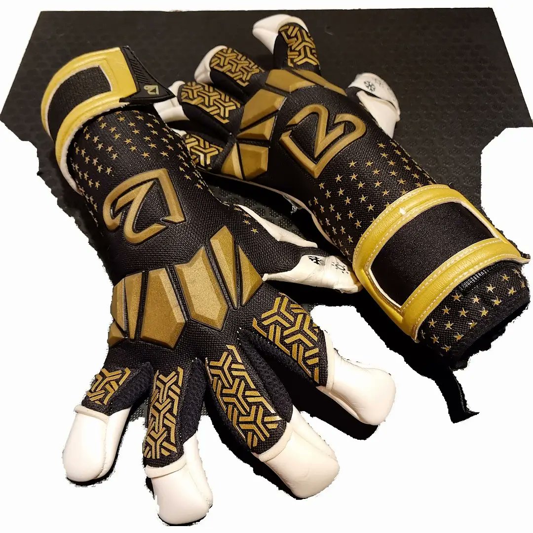 Bruno_24Silva's tweet photo. #goalkeeper #goalkeepertraining #goalkeeper565 #gkgloves #goalkeeperguide #goalkeepersaves #goalkeepergloves7 #gkindia #gkgloves #gkguru #gktraining #gksession #porteros #arquero #dontb2afraid #keepertraining #keepers #gloves #keepers #goalkeeper #sales #bargainshopper #goleiro https://t.co/mgWNOUUax5