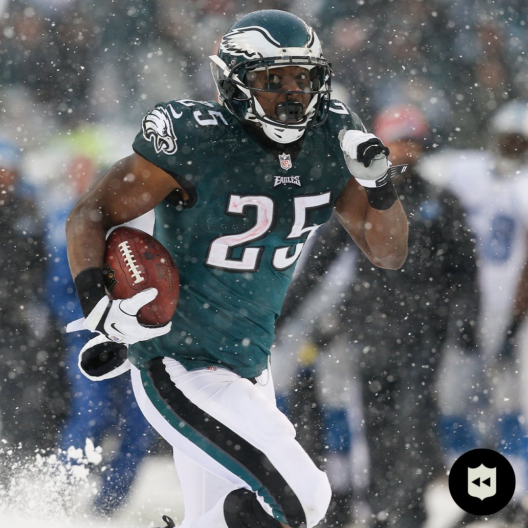  SHADY

Happy birthday to certified ankle snatcher LeSean McCoy! 
