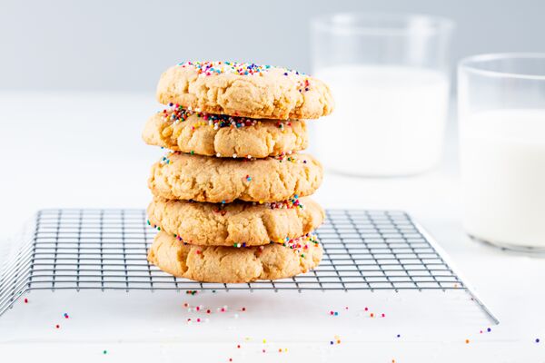 HomeBaking's tweet photo. Gluten-Free Sugar Cookies! This cookies are wonderful for those that crave cookies but can’t eat flour. Thanks @candh_sugar https://t.co/uarZ7HxjlG #kidsbaking #nationalhomemadecookieday #hbateachbaking #DFbaking #cookierecipe https://t.co/N7vg20IQxC
