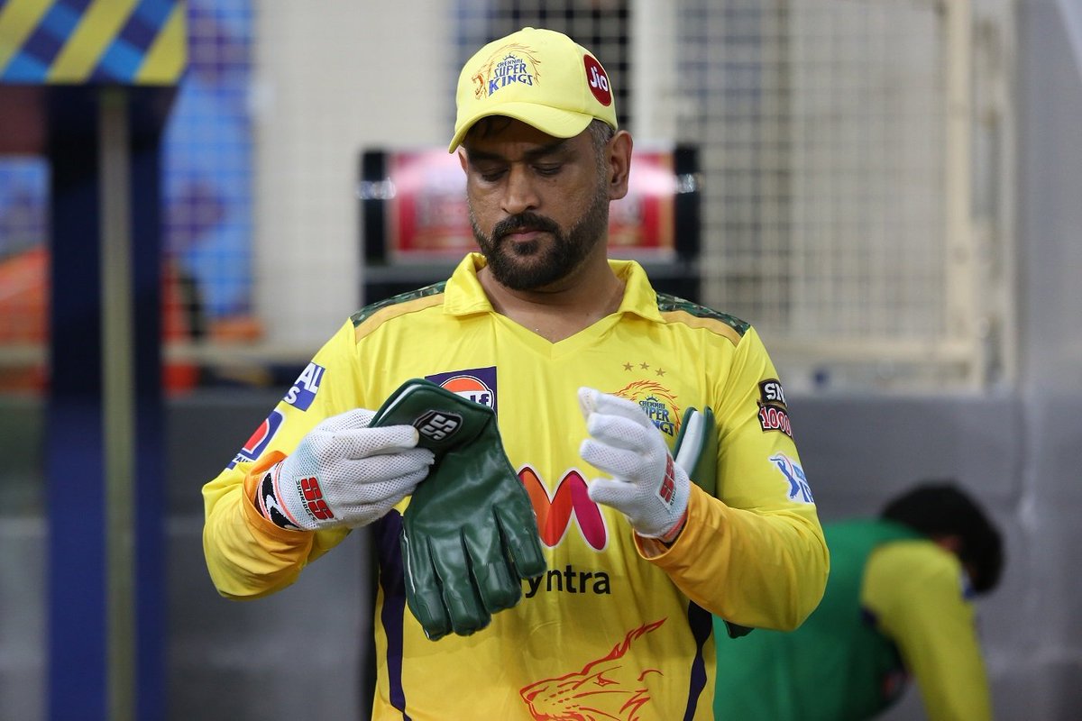 Wasim__Kumar's tweet photo. Dhoni finishes off in style 😎🔥
CSK into playoffs 🔥

Vintage @msdhoni https://t.co/YrogZek2AR