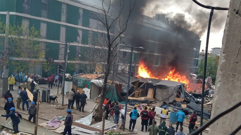 Larreta decide violentar con el uso de la fuerza en vez de brindar una solución habitacional a las familias.
Desde la Mesa de Urbanización repudiamos este accionar.
NO A LOS DESALOJOS EN EL BARRIO MUGICA
#villa31