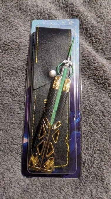 UK_SMURTLE's tweet photo. So I received the greatest gift today as we all know I'm still waiting on my shard's for my heirloom #ApexLegends but the best legend, close friend and apex duo has gifted me my first ever heirloom @ZoePickett I can't thank you enough I appreciate you 💙💙 https://t.co/Z4tNGXWe2c
