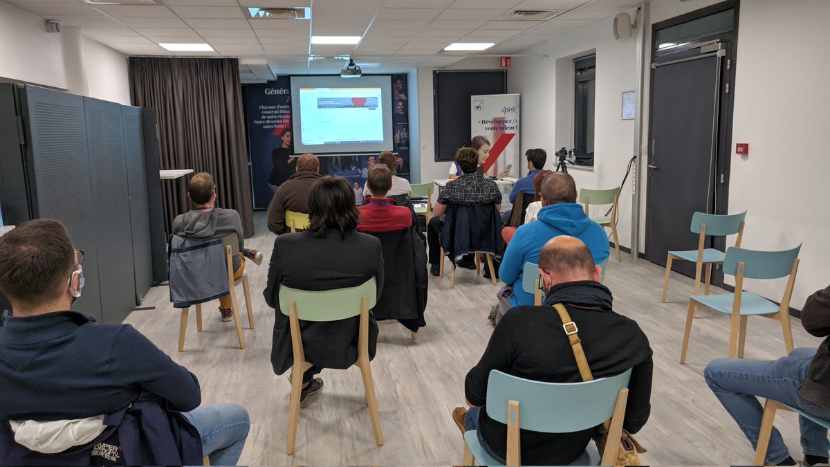 Et on termine la soirée du #MSDevRoadShow avec <a href="/TiffanySouterre/">Tiffany Souterre</a> qui nous explique comment entraîner, déployer et consommer un modèle de Machine Learning en quelques cliques.