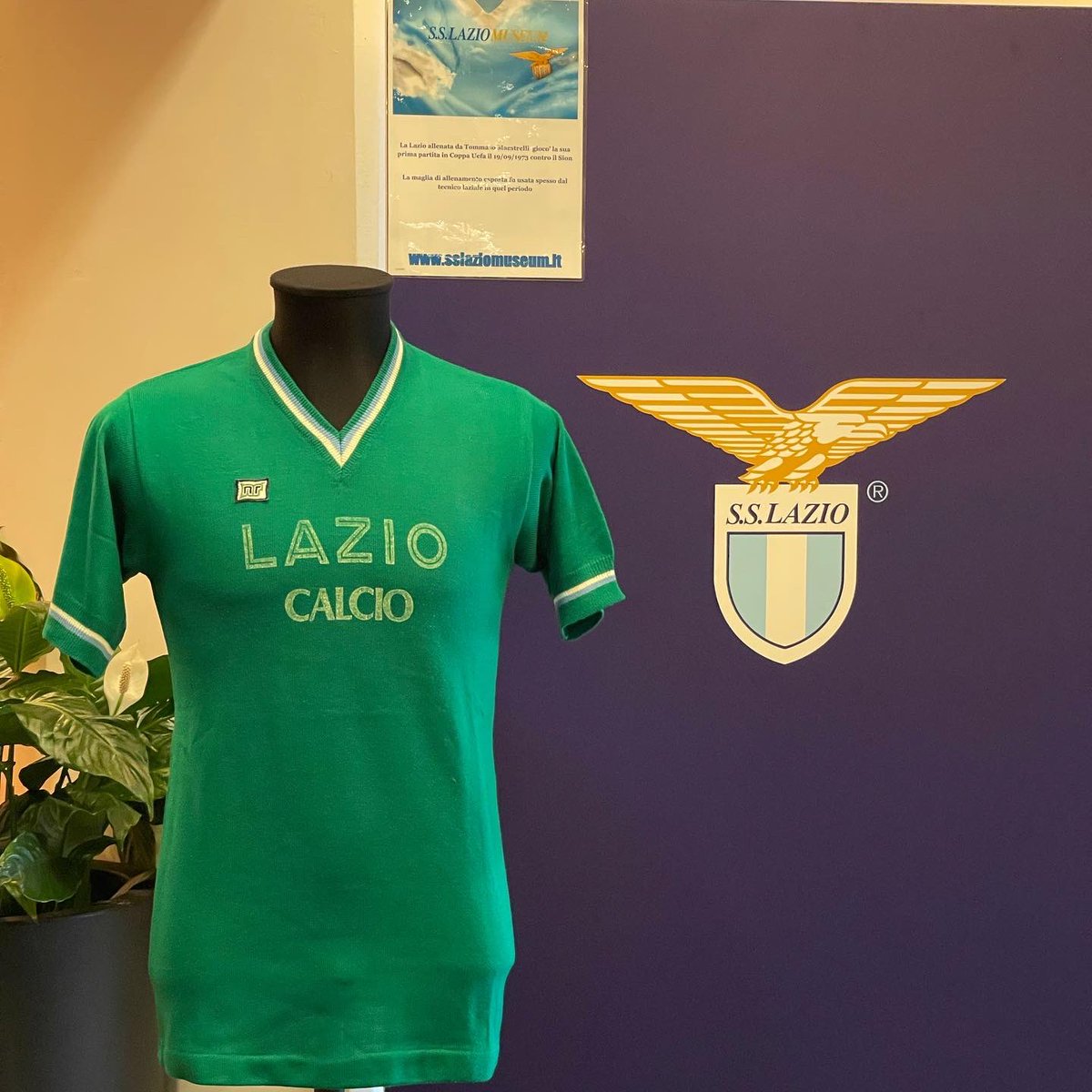 LazioMuseum's tweet photo. Notti Europee 
@Acerbi_Fra
#sslaziomuseum #officialsslaziomuseum #sslazio #ssl #prigionieridiunafede #forzalazio #avantilazio #sslazio1900 #1900 #Lazio #aromasololalazio #CMonEagles🦅 #laprimasquadradellacapitale #9gennaio1900 #forzalaziocarica #piazzadellalibertà https://t.co/jEXA1xSiFv