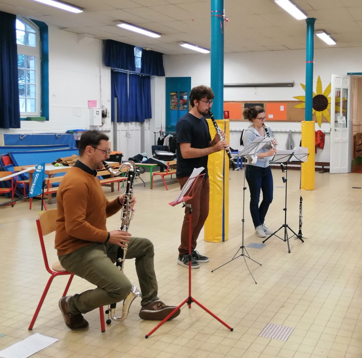 OrchestElektra's tweet photo. Présentation de la famille de clarinettes dans la maternelle Arc en Ciel, qui nous accueille pour nos répétitions tous les mardi soir. Belle expérience !

#OrchestreElektra #music #decouverte #clarinette #Paris19 https://t.co/c6mIdNKQhN