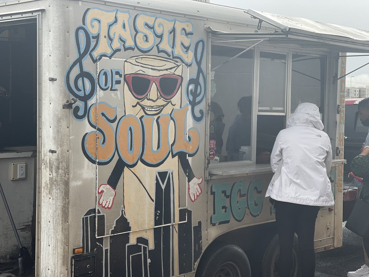 lovebug_2021's tweet photo. #tastythursdays @tasteofsoul❤️ @LovesTravelStop #foodtruckthursday #lovesisagreatplacetowork #Lovescorporateannex #teamloves https://t.co/aWUkrewZfy