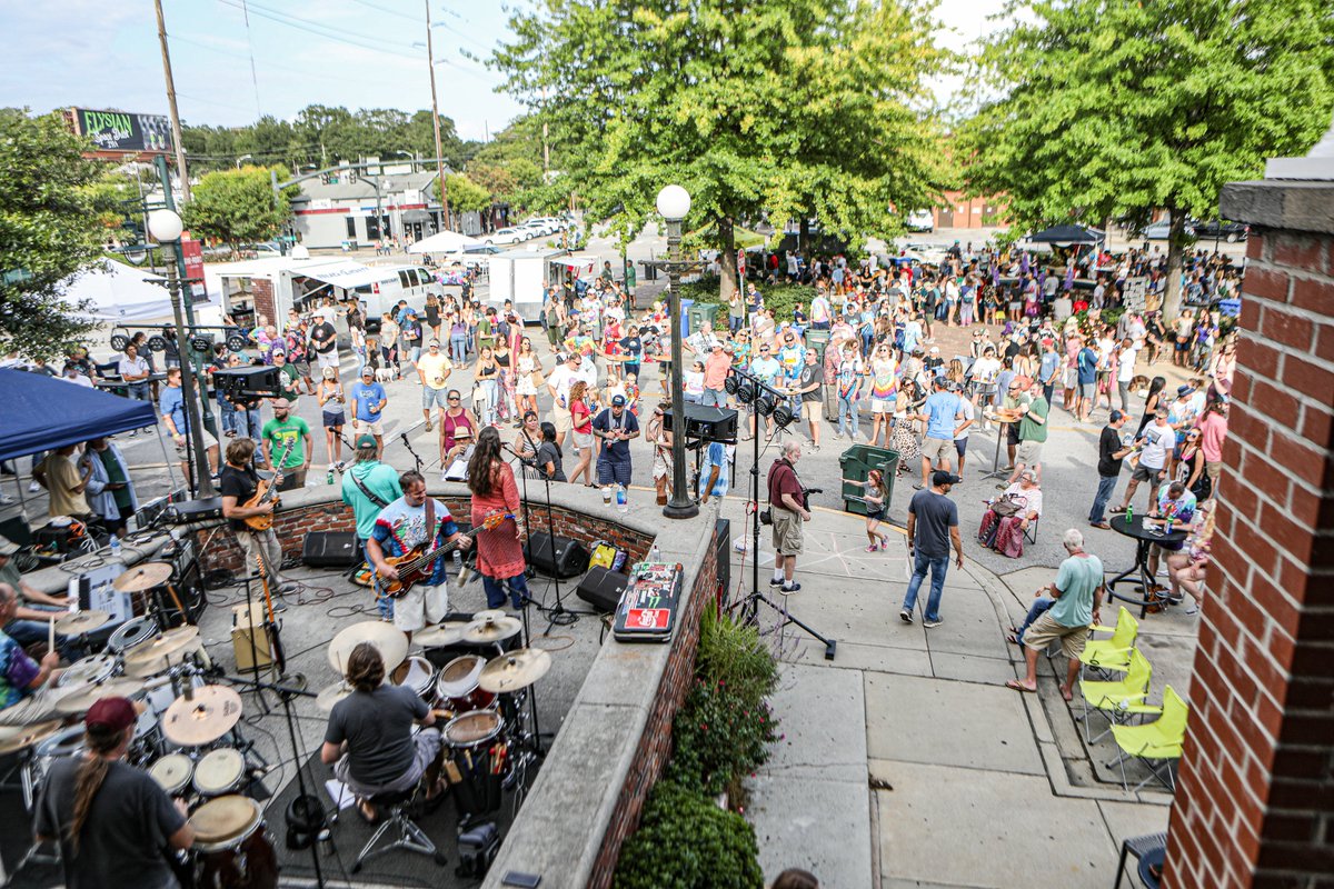 FivePointsSC's tweet photo. JerryFest is happening THIS Sunday from 2-10pm at the #FivePoints Fountain! Check out the full event details here --> https://t.co/jCA1g0RZre! JGBCB headlines this always FREE music festival for Deadheads! Get truckin' to Five Points on Sunday!
#lovefivepoints #playfivepoints https://t.co/tJPKMZR6RV