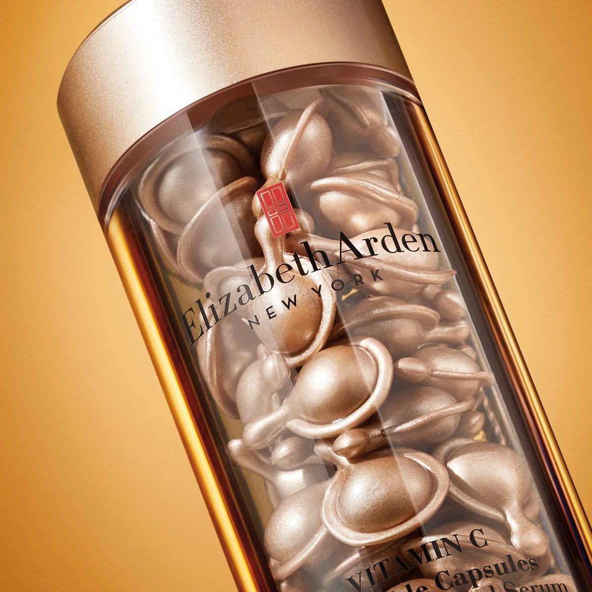 EArdenSA's tweet photo. Never a dull moment! Every single dose of #VitaminC #CeramideCapsules🍊 brightens the complexion while improving radiance and preventing moisture loss to prolong the skin's glow.✨ #AlwaysArden #VitCCaps
🛒: https://t.co/1eb54nl8Vn https://t.co/HG5WLyfhwW