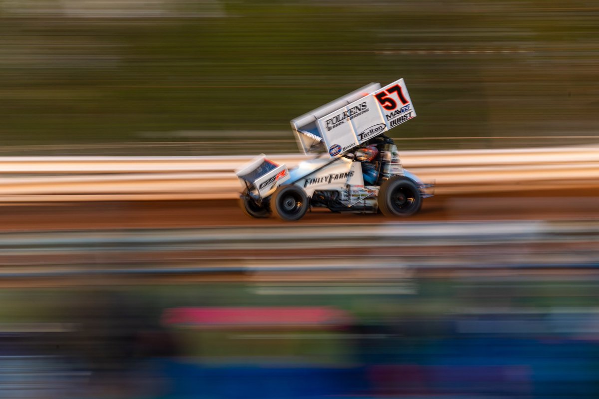 WorldofOutlaws's tweet image. Will we witness history this weekend?

@KyleLarsonRacin could join Doug Wolfgang (‘85) &amp;amp; @DonnySchatz (‘07) as the only drivers to ever sweep the World of Outlaws triple crown.

✅ #KingsRoyal
✅ #NOSvilleNationals
❓ #NationalOpen

Not at @WilliamsGrove? Watch on @DIRTVision!