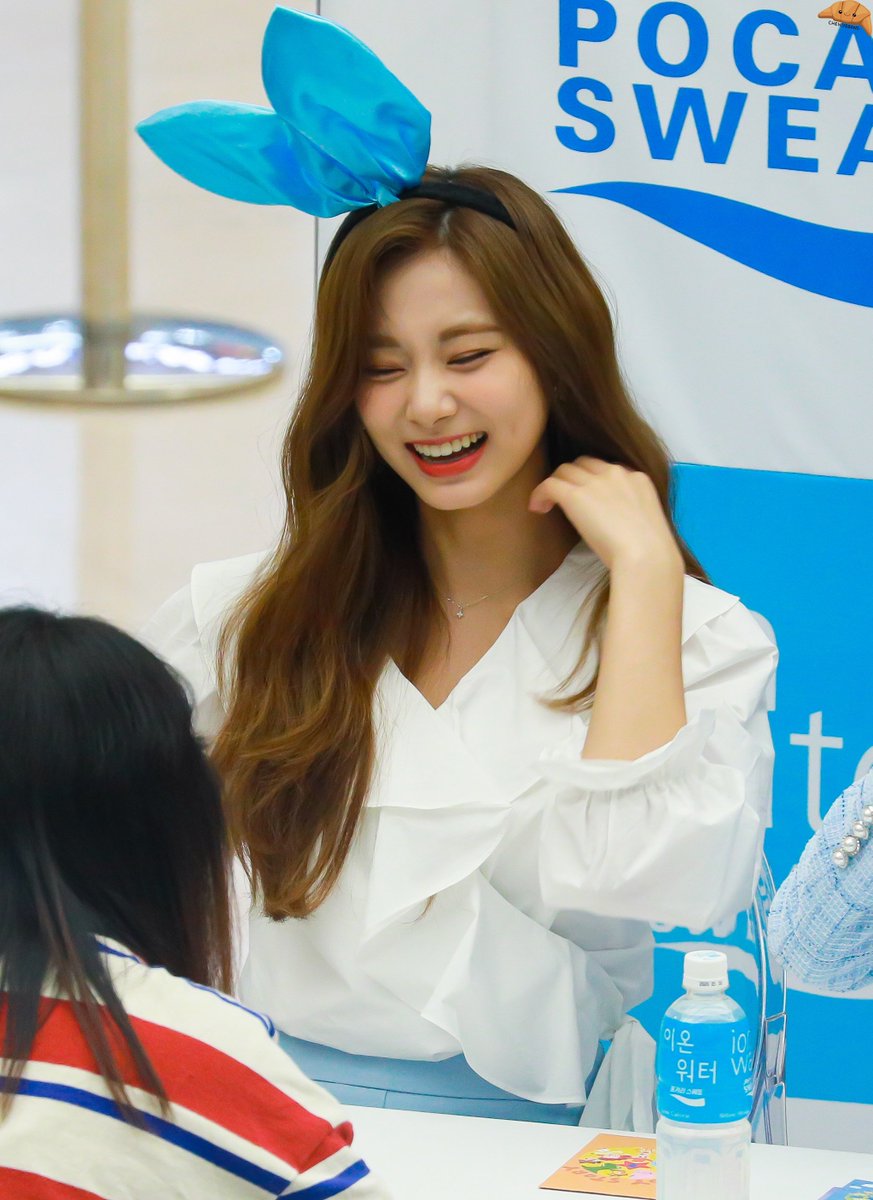 hourly tzuyu tweet media