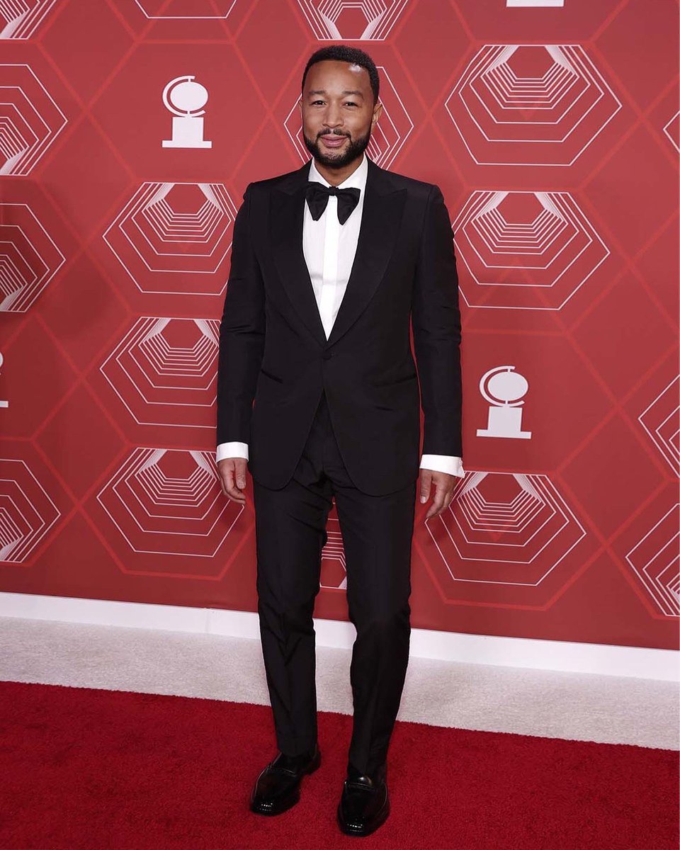 To the 74th #TonyAwards, <a href="/johnlegend/">John Legend</a> wore a Gucci one button jacket with a covered placket evening shirt, wool mohair pants and silk bowtie. #JohnLegend <a href="/TheTonyAwards/">The Tony Awards</a> @alessandro_michele #AlessandroMichele #GucciTailoring
Styling by: @davethomasstyle.