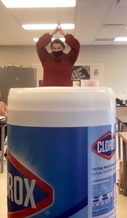 Some behind the scenes of learning forced perspective photography 📸 Even had some fun of my own “modeling” for students!