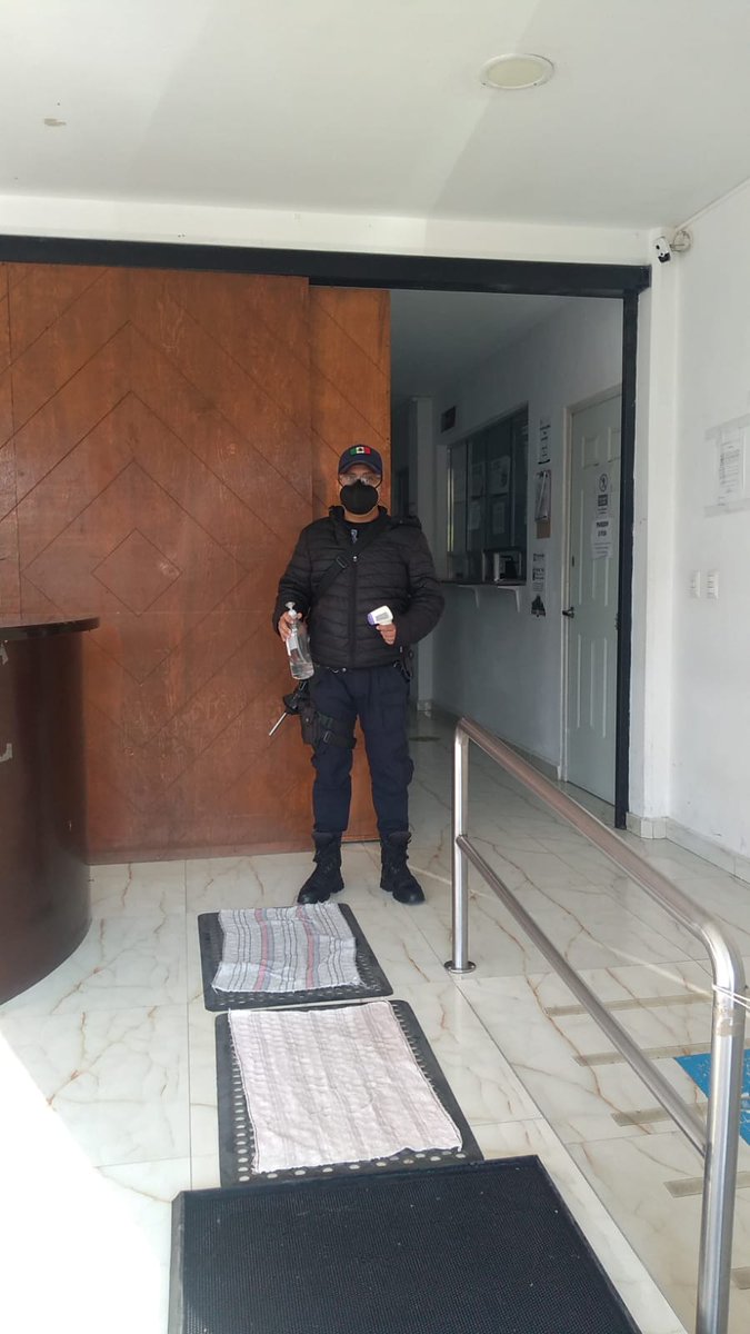 Comis_Coronango's tweet photo. Fomentamos las medidas de sanidad para evitar la propagación y contagios por #COVID19 
⌚1400
📍#Coronango 
👮Seguridad Pública 
#PrimeroTuSeguridad https://t.co/78vIO7qM4G