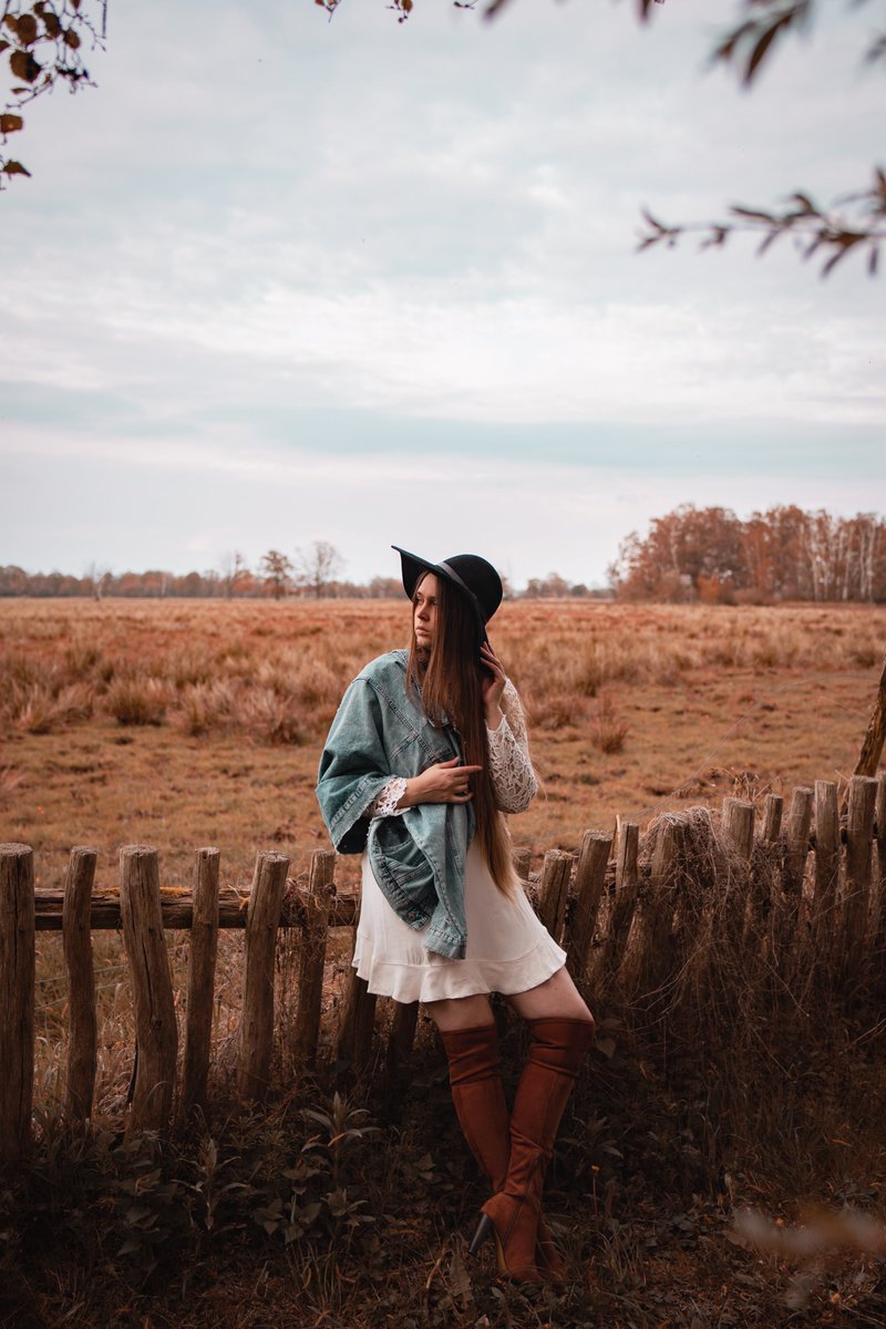 EinfachArt_BS's tweet photo. Frisch zum #Herbstanfang gibt es von uns ein passendes Bild dazu. Auch wenn es kalt wird und die Tage kürzer, so hat der #Herbst seinen ganz eigenen Charme
#fotografie #photography #foto #photo #portrait #fotoshooting #braunschweig #milrosefoto https://t.co/hlGYQbSSay