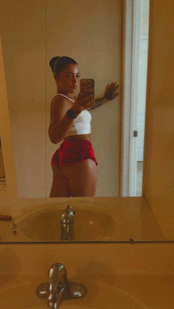 I’m the topic &amp; the top pick 🧚🏼‍♀️