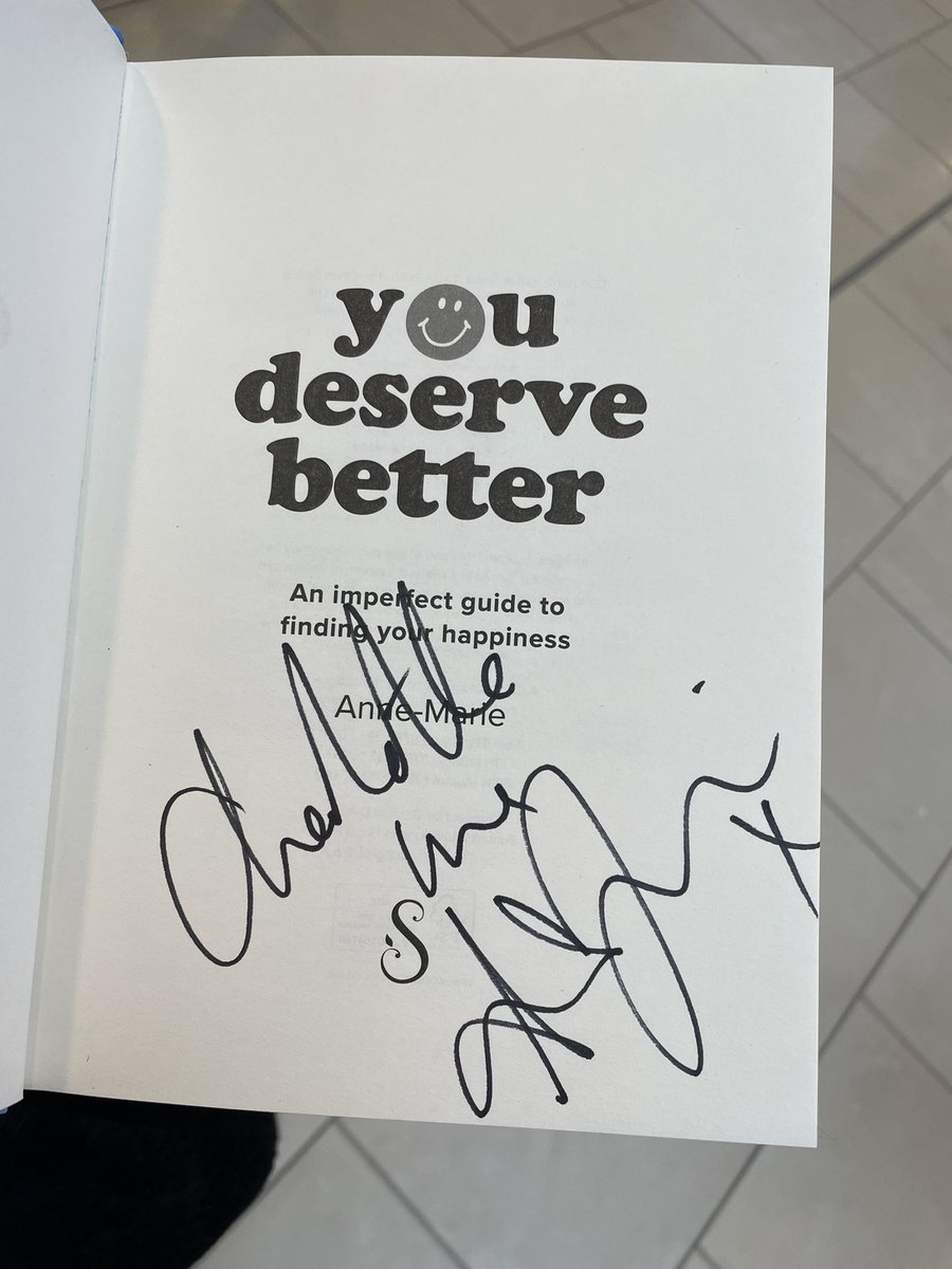 char95237's tweet photo. I met @AnneMarie again today! I was so excited and I cannot wait to finally read the book! 🥰 https://t.co/KMViEmxbtM