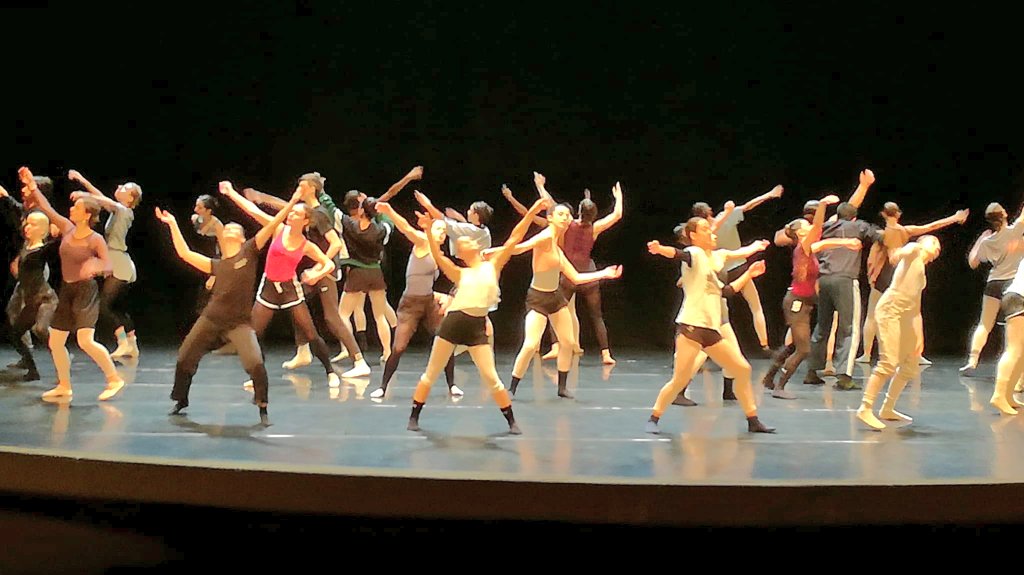 CanalTerrassa's tweet photo. ‼️🩰VÍDEO | Els ballarins del Pla d’Alt Rendiment de la @CCulturalTRS, el #PARenDansa, faran la primera gira amb #DancingVivaldi. Hem estat a la presentació de la proposta que arribarà a #Terrassa el novembre.
▶️https://t.co/RxYUEg6Lok #culturatrs @adriafornes https://t.co/p4wyNUxug5