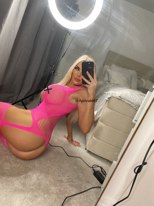RT if I suit this pink ? https://t.co/eprNlV71xl