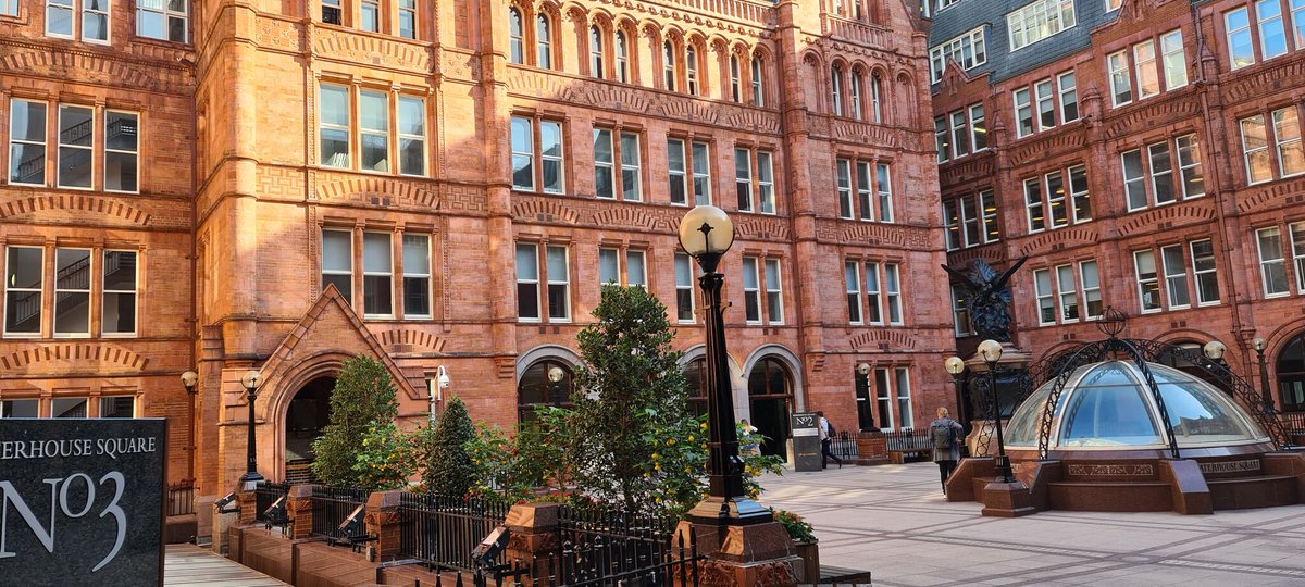_getalfi's tweet photo. It's no wonder we chose London as the location for our newest office 👀 Massive DOOH opportunities and some of the most beautiful architecture we've ever seen.
#getAlfi $ALF #Advertising #DigitalOOH #Growth https://t.co/okDXAyH72z