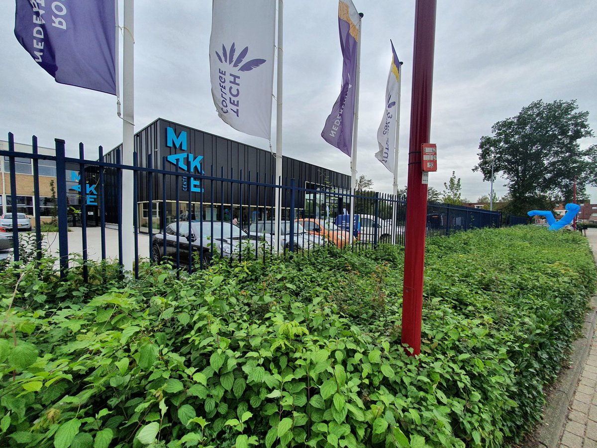 Feestelijke opening met veel belangstellenden uit de maakindustrie rondom Utrecht van de publiek private samenwerking 'MAKE' van <a href="/ROC_MN/">ROC Midden Nederland</a> in Nieuwegein. Enige manier om onderwijs praktisch en tegelijk voldoende innovatief te houden.