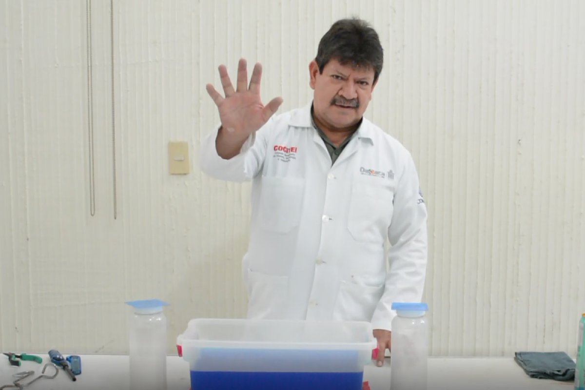 El Dr. Hermenegildo Velásquez Ayala inauguró el Curso-Taller #DivertiQuímica dirigido a docentes de Escuelas Telesecundarias pertenecientes al <a href="/IEEPOGobOax/">IEEPO</a>. Dicho curso lo imparte el Mtro. Marciano Augusto Santiago Zúñiga y atenderá a 300 docentes de 6 regiones del estado.