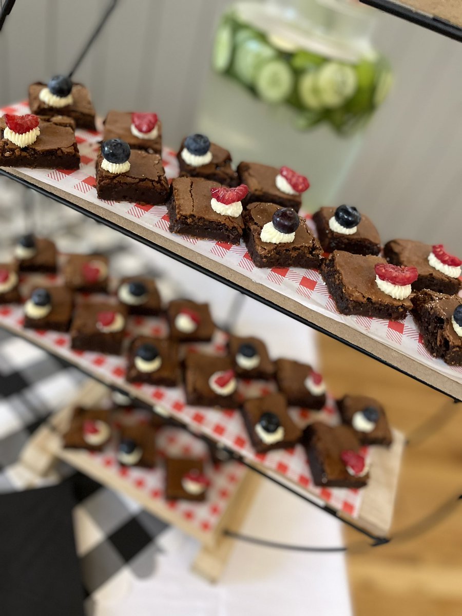 chefJordanHH's tweet image. Today it’s parents evening @QueensTaunton , we are feeling Autumnal with our canapés - Mini cottage pies, jacket potatoes, Yorkshire pudding’s with smoked trout pate and chocolate brownies @HolroydHowe @NathanSimms17