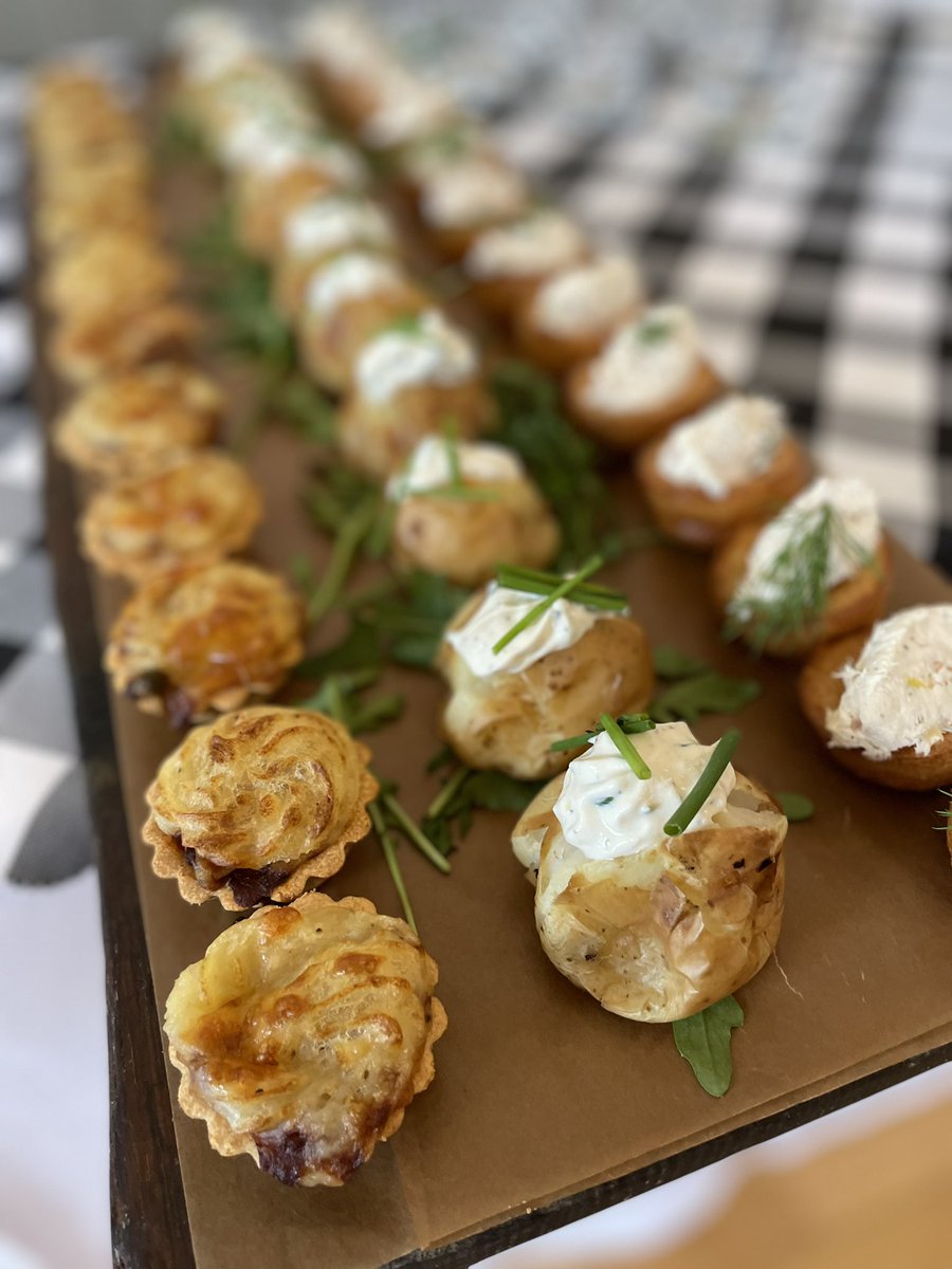 chefJordanHH's tweet image. Today it’s parents evening @QueensTaunton , we are feeling Autumnal with our canapés - Mini cottage pies, jacket potatoes, Yorkshire pudding’s with smoked trout pate and chocolate brownies @HolroydHowe @NathanSimms17