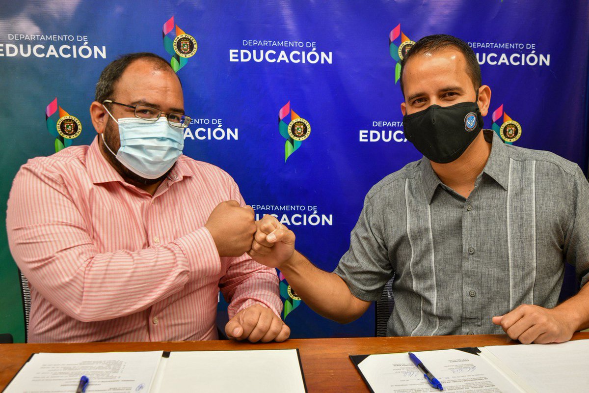 El secretario interino, <a href="/Eramospares/">Eliezer Ramos Parés</a>, firmó un acuerdo colaborativo con Francisco Cruz, presidente de la Federación de Ajedrez de Puerto Rico para iniciar un plan piloto en 32 escuelas para el aprendizaje del ajedrez para fomentar el desarrollo de la memoria y la concentración.