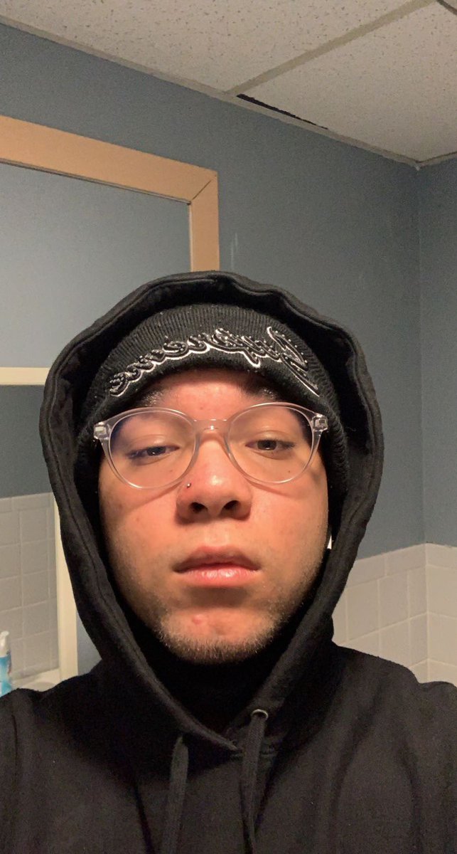 ihatearmani's tweet photo. nose piercing https://t.co/gzsX3ekMGL