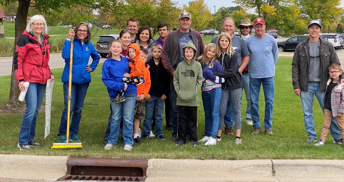 PriorSpringWD's tweet image. Thank you to everyone who participated in last weekend's Storm Drain Stenciling event! Volunteers stenciled 70 drains in Prior Lake. These stencils remind us to keep pollution and hazardous waste out of storm drains... they're connected to our local waterways after all!