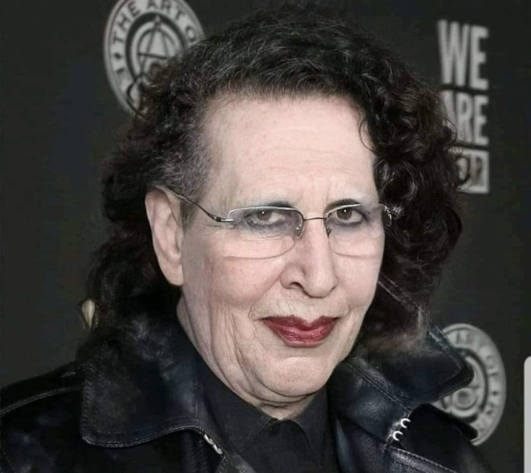 twitrarn's tweet image. varför ser marylin manson ut som alla nattsköterskor på psykakuten ihopsatt till en?