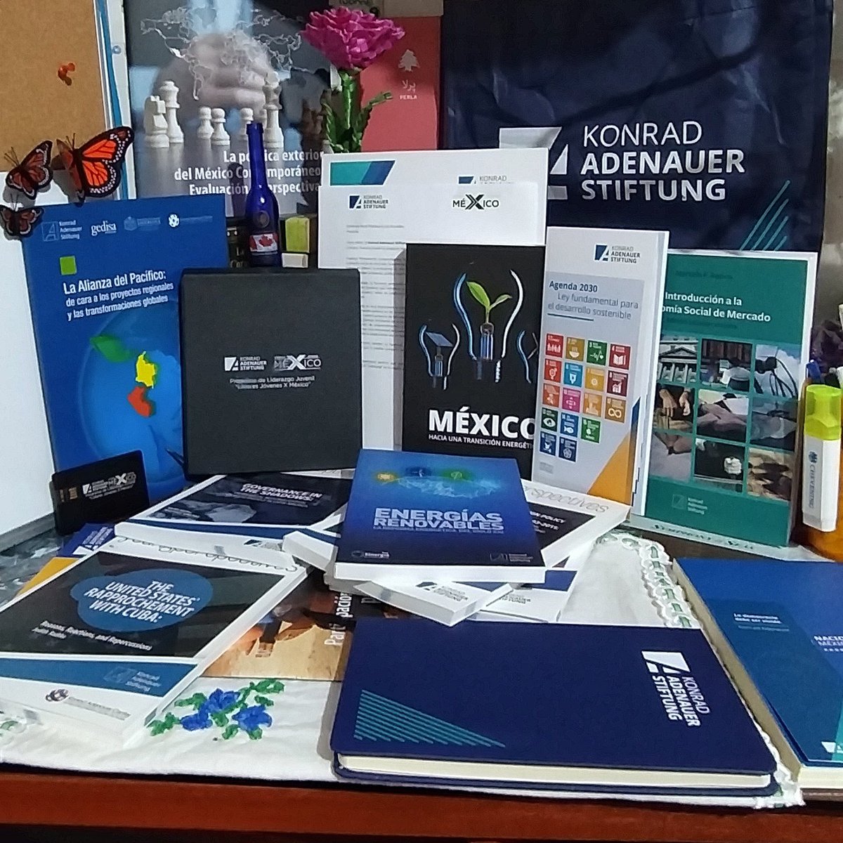 pprimaveralg's tweet photo. Proyecto Líderes Jóvenes por México💡🇲🇽
Iniciativas sociales con enfoque gubernamental😎
¡Aún hay mucho por hacer!🙌
Gracias @kasmexiko 📚 #LJXM https://t.co/Shoa5CQpCR