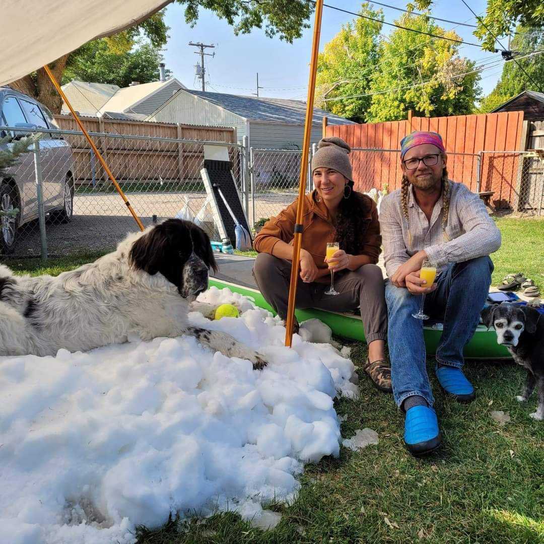 This is Maggie. Playing in the snow was her favorite thing in the world, and she got to do it one final time thanks to @SLCOParksandRec. Their staff shaved extra ice, loaded it into bins, and gave it to her family, making Maggie’s last day very very special. 14/10 for all ❤️