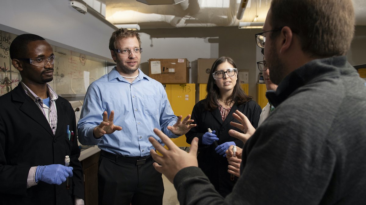 UnivMSResearch's tweet photo. The possibility of unlocking a future sunlight-driven energy infrastructure begins with research like the work of the @DelcampGroup.

Read about how @OleMiss chemistry professor Jared Delcamp and other researchers are exploring sustainable solar fuels: https://t.co/jr8xLapyKo. https://t.co/GuIInuD6DI