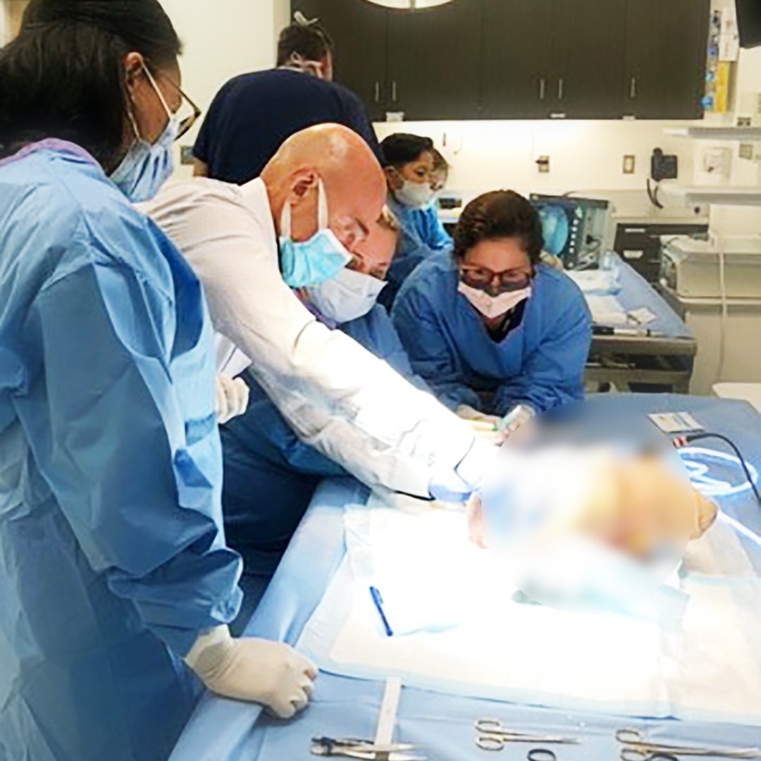 microaire's tweet photo. MicroAire enjoyed hosting Dr. Jonathan Black and his UVA residents for a peer-to-peer Endotine training taught by double board-certified plastic surgeon Theodore Diktaban, MD, FACS. Thank you to all the participants and thank you to Dr. Diktaban…

📸 https://t.co/PzERoOtvZI https://t.co/alj5UYKQ9c