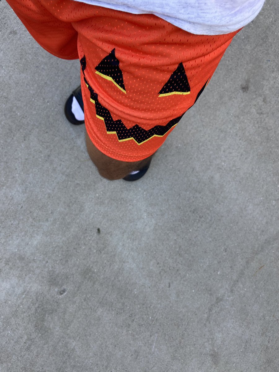 LFEstevan's tweet image. 🎃 | @lostfiles0 

RT &amp;amp; like if you want a free pair. I’ll pick someone later tonight.
