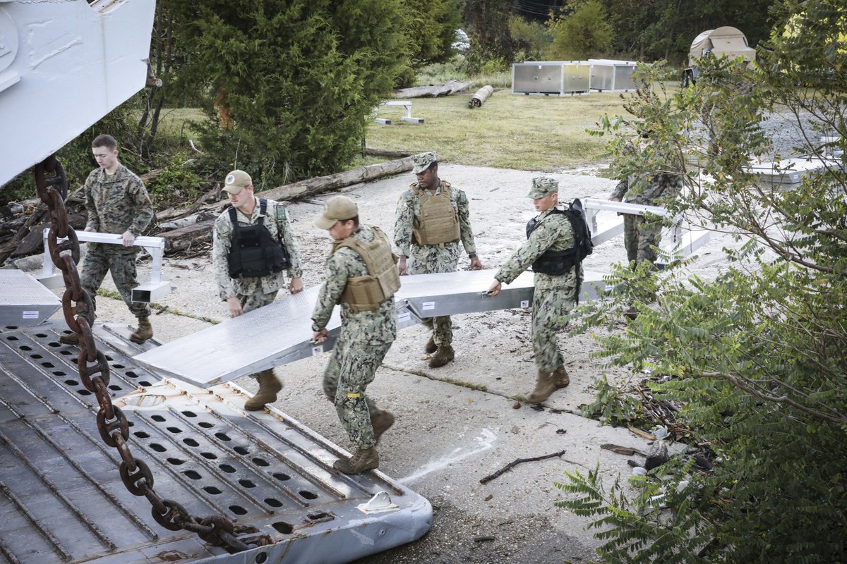 USNavy's tweet photo. Prepared for any contingency! ⚓
@USMC and Sailors with Chemical Biological Incident Response Force (CBIRF) conduct #CapitalShield, to enhance amphibious response in the event that a chemical, biological or radiological event occurs and conventional roads are unavailable. https://t.co/mODodBhAMj
