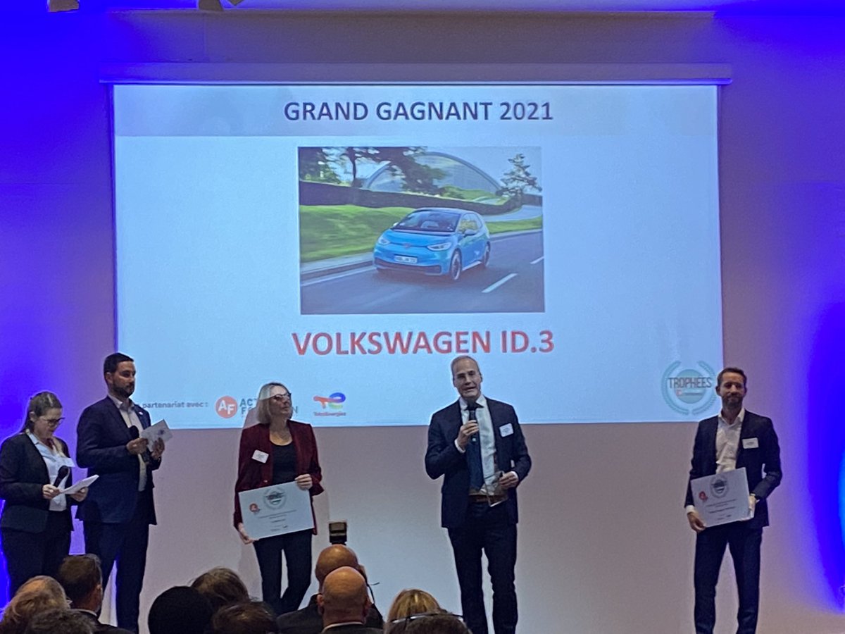 Volkswagen ID.3 reçoit le Trophée L’Automobile &amp; L’Entreprise du Véhicule Particulier de l’Année dans la catégorie Berline électrifiée !