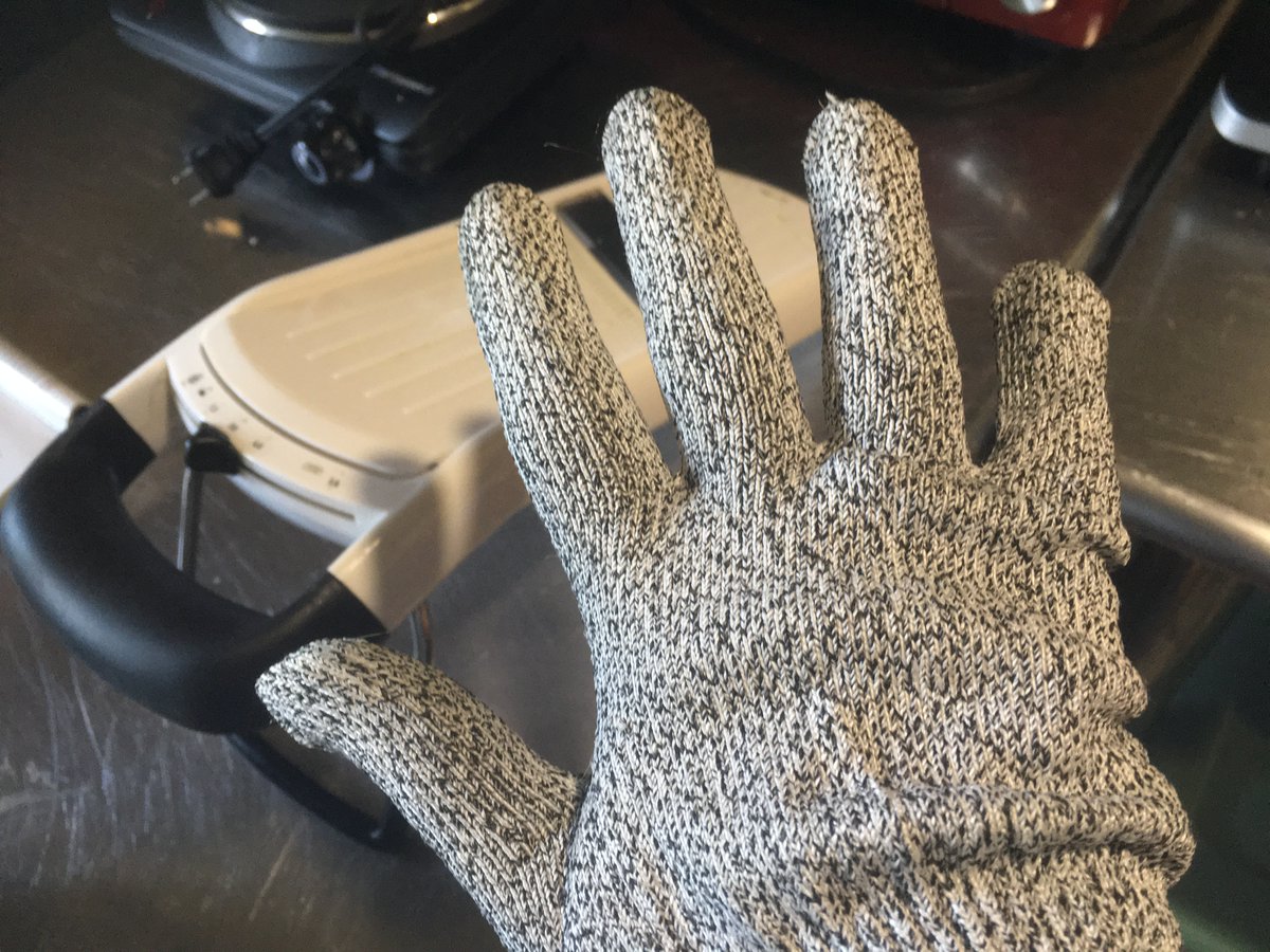 TSBsLTR's tweet photo. Tonight I’m doing a recipe from my latest #FoodNetworkMagazine …. Garlic shrimp with Potato &amp; Cucumber salad. I use a mandolin for slicing , always with my cut glove to protect the fingers. https://t.co/16tazExOJG